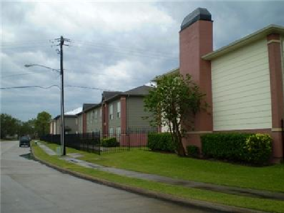 Commons on Edgebrook Apartments